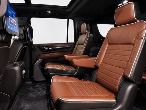 Used 2023 GMC Yukon XL Denali Ultimate w/ LPO, Floor Liner Package AWD/4WD image 21