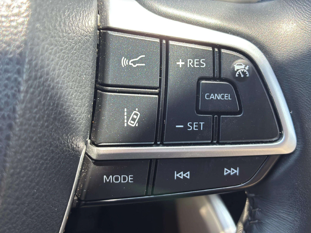 Used 2022 Toyota Highlander XLE FWD image 10