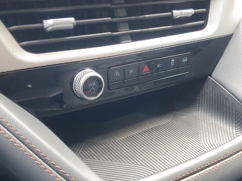 Used 2025 Ford Explorer Active RWD image 30
