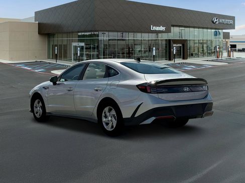 Used 2025 Hyundai Sonata SE FWD image 5