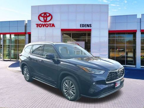 New 2026 Toyota Highlander Platinum image 1