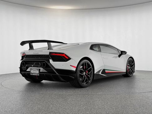 Used 2018 Lamborghini Huracan Performante AWD/4WD image 6