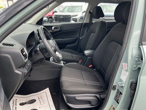 Used 2025 Hyundai Venue SEL FWD image 25