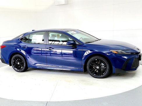 New 2026 Toyota Camry SE image 7