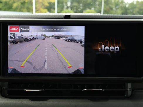 Used 2024 Jeep Gladiator Mojave AWD/4WD image 14