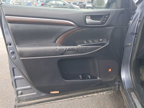 Used 2015 Toyota Highlander Limited image 10