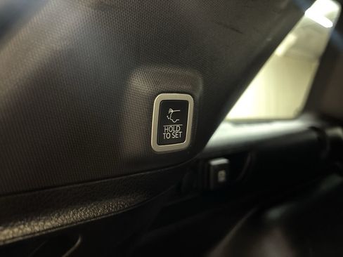 Used 2023 Jeep Grand Cherokee Altitude AWD/4WD image 9