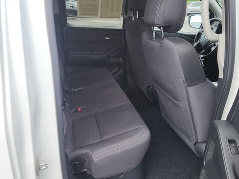 Used 2024 Nissan Frontier SV w/ SV Convenience Package AWD/4WD image 13