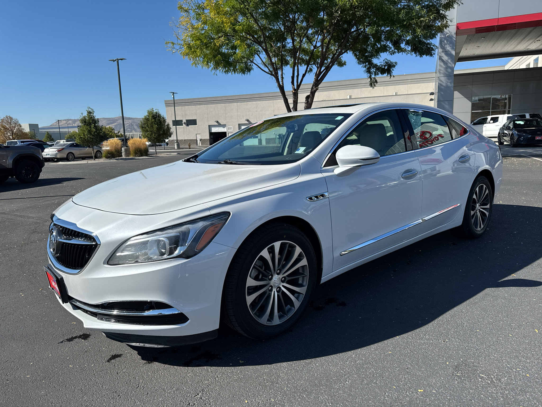 Used 2018 Buick LaCrosse Essence w/ Sun and Shade Package FWD image 5
