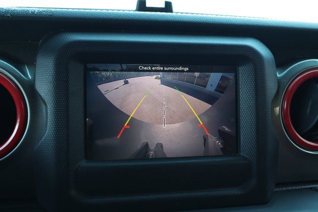 Used 2019 Jeep Wrangler Unlimited Sahara AWD/4WD image 9