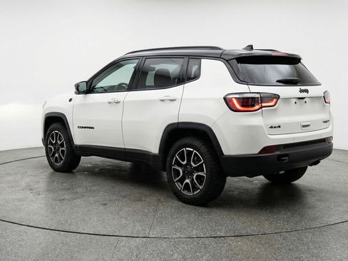 Used 2025 Jeep Compass Trailhawk AWD/4WD image 6
