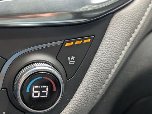 Used 2021 Chevrolet Equinox Premier FWD image 33