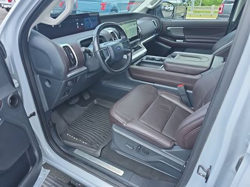 Certified 2025 Ford Expedition Max Platinum w/ Platinum Ultimate Package AWD/4WD image 11