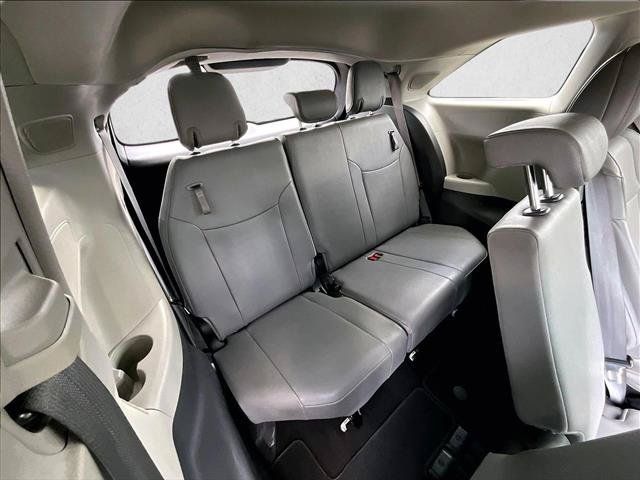 Used 2024 Toyota Sienna XLE w/ XLE Plus Package FWD image 30