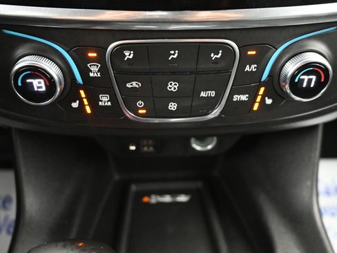 Used 2023 Chevrolet Traverse RS image 16