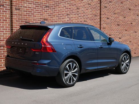 Used 2022 Volvo XC60 B5 Momentum AWD/4WD image 25