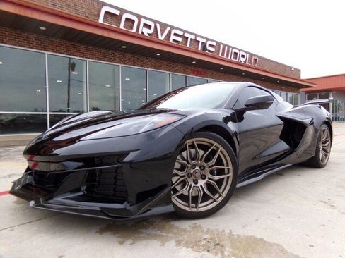 Used 2024 Chevrolet Corvette Z06 w/ Stealth Interior Trim Package RWD image 2