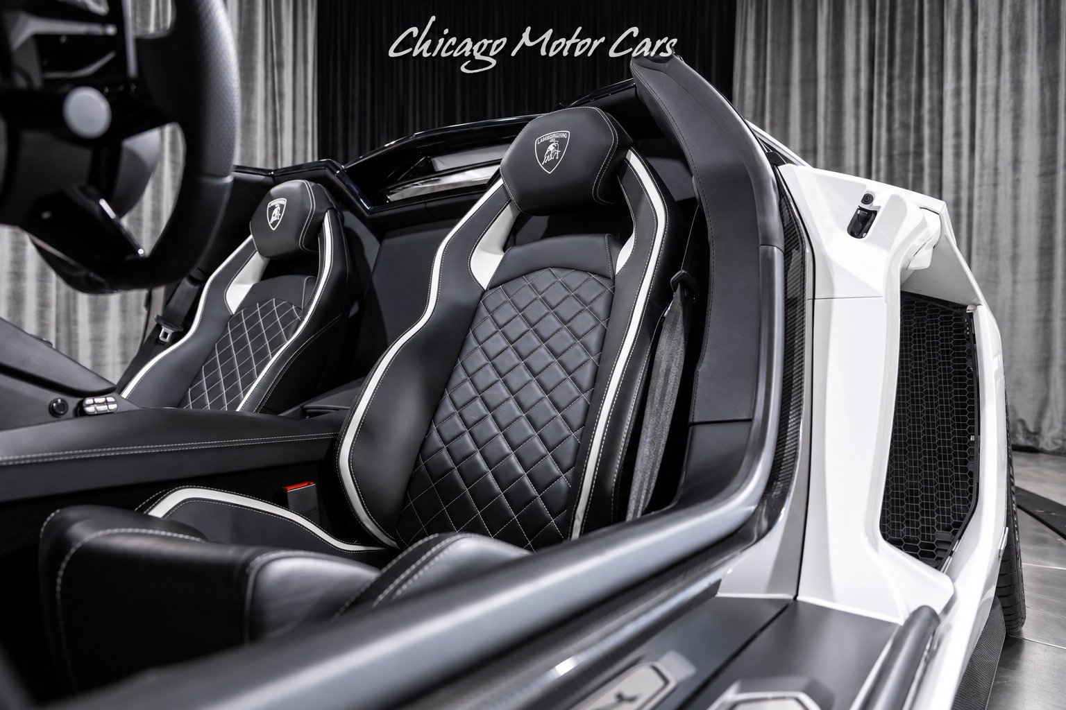 Used 2019 Lamborghini Aventador S AWD/4WD image 4