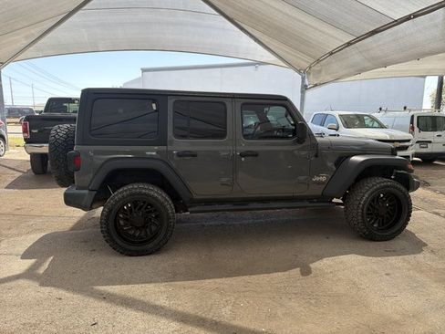 Used 2019 Jeep Wrangler Unlimited Sport AWD/4WD image 6
