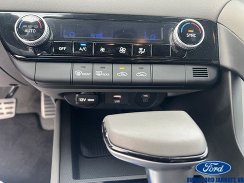 Used 2025 Hyundai Elantra Sport FWD image 11