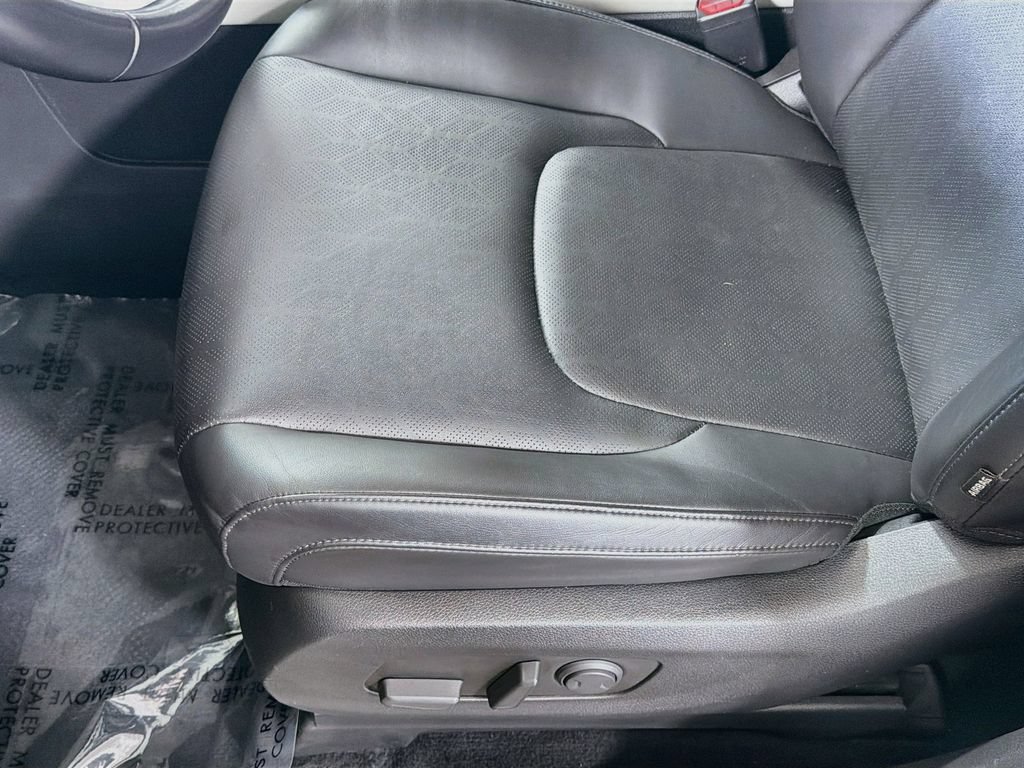 Used 2022 Kia Carnival LX FWD image 19
