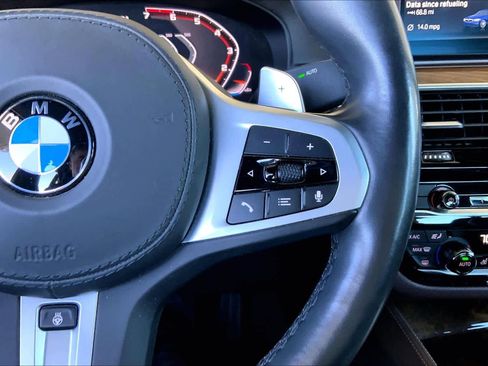 Used 2020 BMW M550i xDrive w/ Dynamic Handling Package image 25