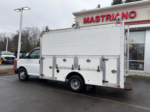 Used 2016 Chevrolet Express 3500 RWD image 11