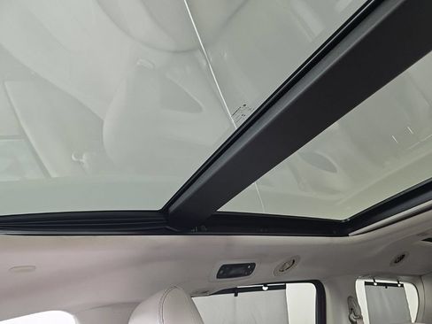 Used 2018 Chrysler Pacifica Limited FWD image 25