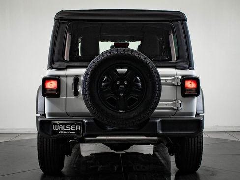 Used 2025 Jeep Wrangler Sport image 7