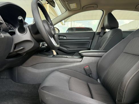 Used 2025 Nissan Altima 2.5 SV FWD image 27