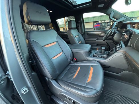 Used 2024 GMC Sierra 1500 AT4 w/ Technology Package image 9