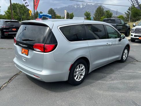 Used 2023 Chrysler Voyager LX FWD image 8