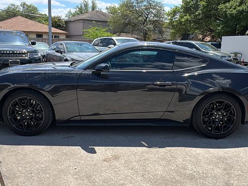 Used 2024 Ford Mustang GT Premium w/ GT Performance Package RWD image 4