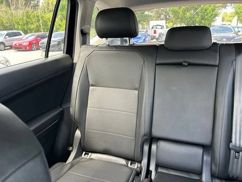 Used 2018 Volkswagen Tiguan SE FWD image 12