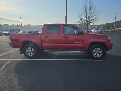 Used 2011 Toyota Tacoma PreRunner image 9