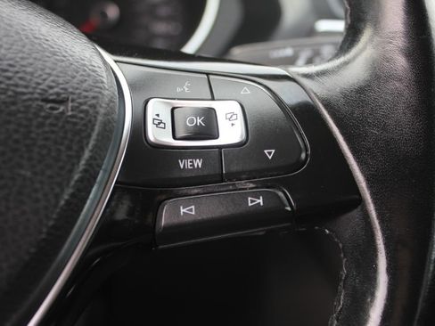 Used 2019 Volkswagen Tiguan SE image 16