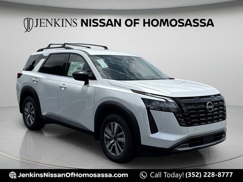 New 2026 Nissan Pathfinder SL FWD image 2