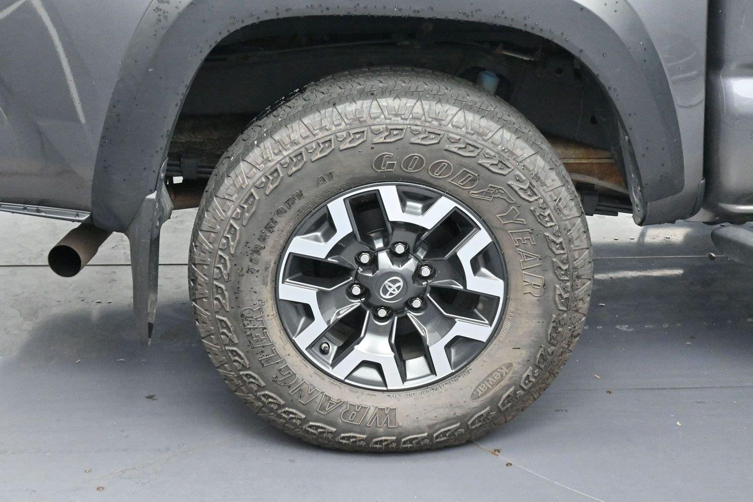 Used 2021 Toyota Tacoma TRD Off-Road w/ Technology Package AWD/4WD image 33