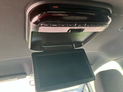 Used 2021 Chrysler Pacifica Touring w/ S Appearance Package FWD image 31