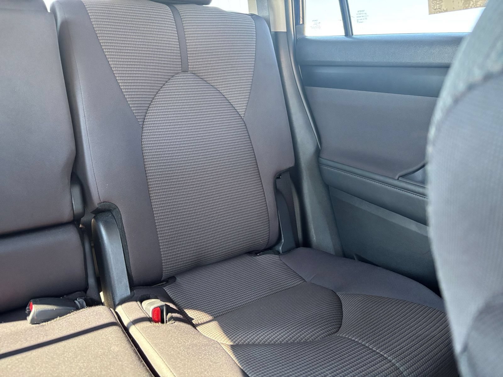 Used 2025 Toyota Highlander LE FWD image 38