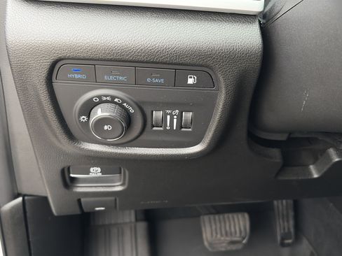 Used 2022 Jeep Grand Cherokee Trailhawk AWD/4WD image 16