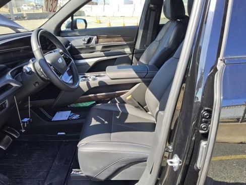 Used 2026 Cadillac Vistiq Sport w/ LPO, Floor Liner Package image 4