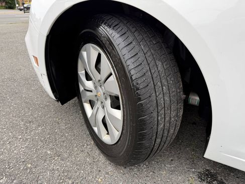 Used 2015 Chevrolet Cruze LS FWD image 23