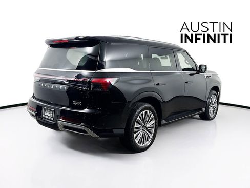 Certified 2025 INFINITI QX80 Luxe image 9
