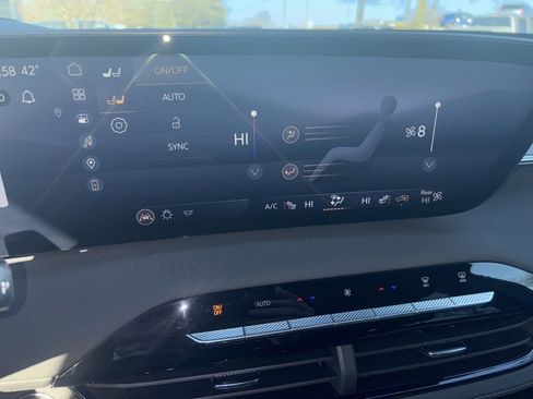 Used 2025 Buick Enclave Sport Touring image 11