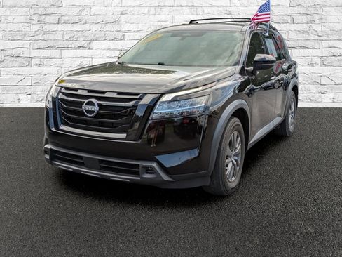 Used 2022 Nissan Pathfinder SV w/ SV Black Package image 2