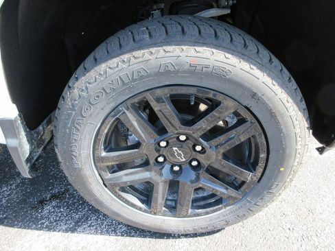 Certified 2024 Chevrolet Silverado 1500 Custom Trail Boss w/ LPO, Dark Essentials Package image 9