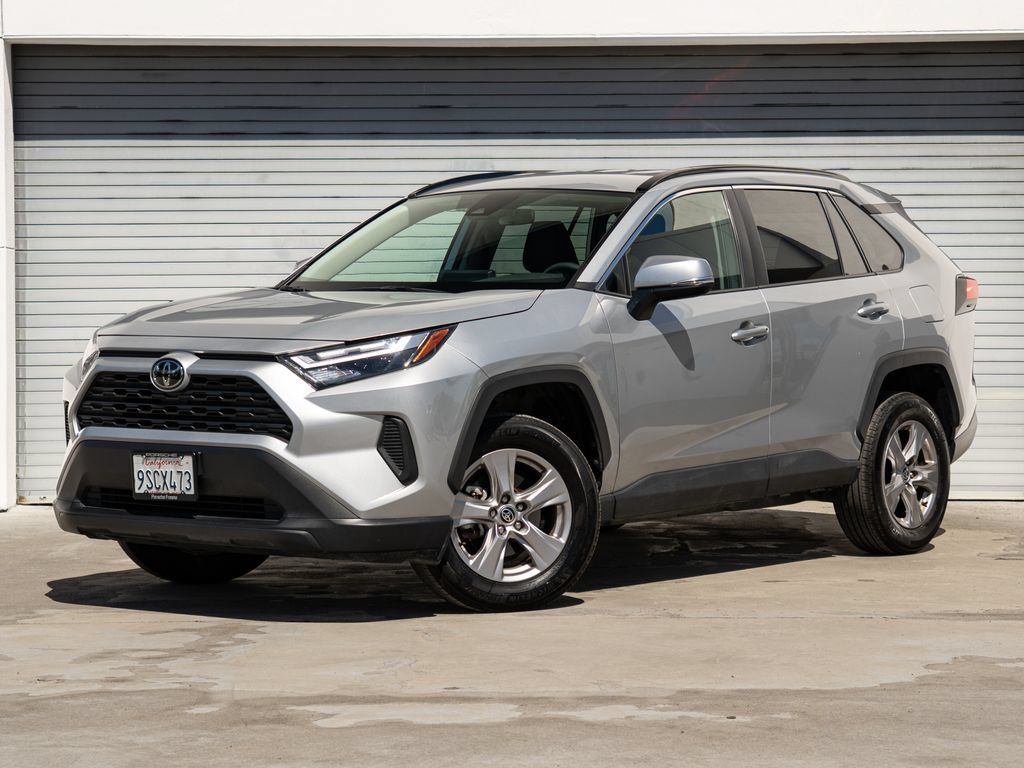 Used 2025 Toyota RAV4 XLE FWD image 1