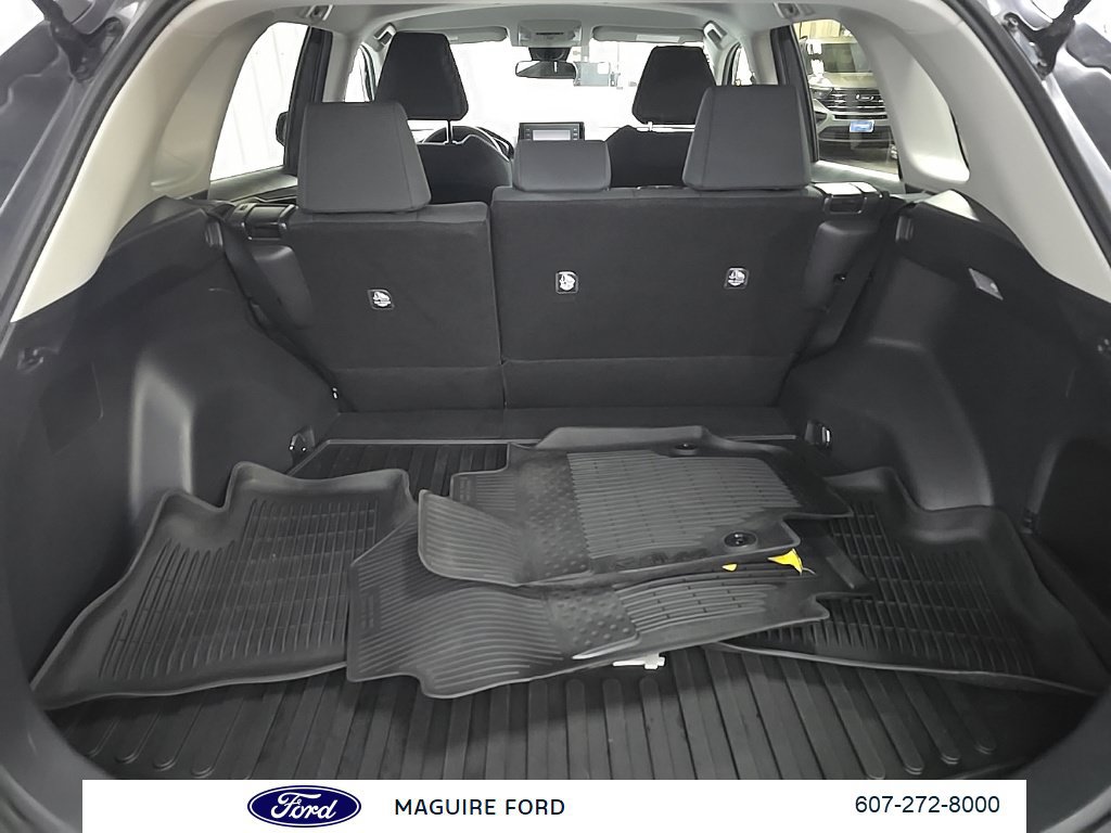 Used 2021 Toyota RAV4 LE AWD/4WD image 11