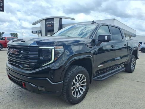 Used 2023 GMC Sierra 1500 AT4 w/ AT4 Premium Package AWD/4WD image 3